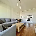 Apartmán Easy Rent- Metropolitan 2 Free Parking, Hala Globus, 24h Check-in, Zana