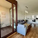 Easy Rent- Metropolitan 2 Free Parking, Hala Globus, 24h Check-in, Zana *