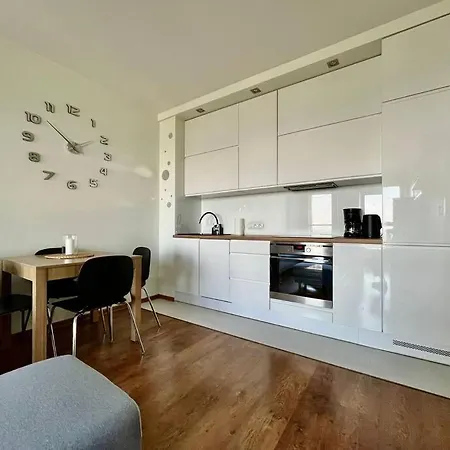 Easy Rent- Metropolitan 2 Free Parking, Hala Globus, 24h Check-in, Zana