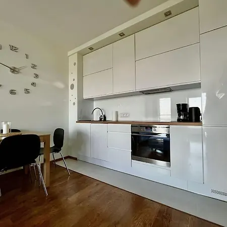 Easy Rent- Metropolitan 2 Free Parking, Hala Globus, 24h Check-in, Zana