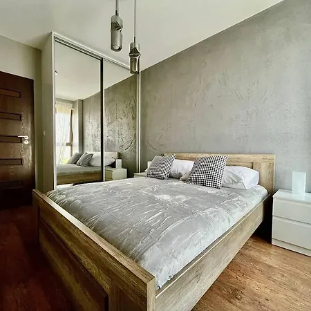 Easy Rent- Metropolitan 2 Free Parking, Hala Globus, 24h Check-in, Zana