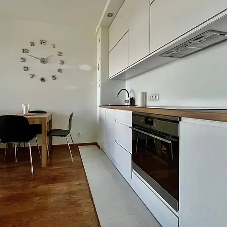 דירה Easy Rent- Metropolitan 2 Free Parking, Hala Globus, 24h Check-in, Zana