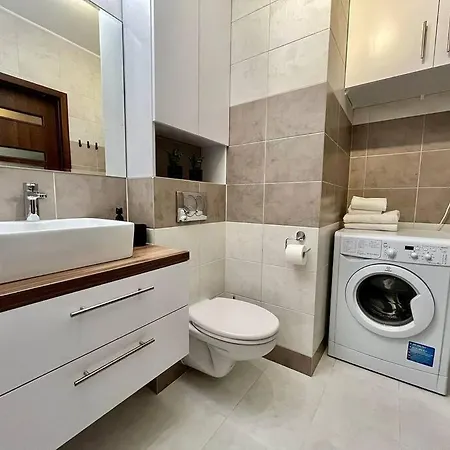 דירה Easy Rent- Metropolitan 2 Free Parking, Hala Globus, 24h Check-in, Zana
