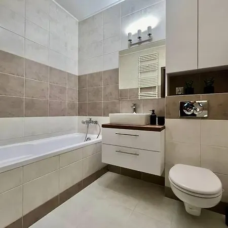 Easy Rent- Metropolitan 2 Free Parking, Hala Globus, 24h Check-in, Zana 卢布林