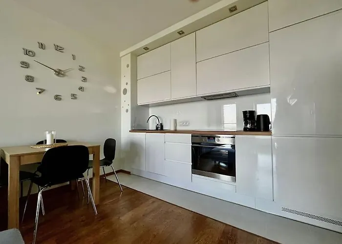 Easy Rent- Metropolitan 2 Free Parking, Hala Globus, 24h Check-in, Zana